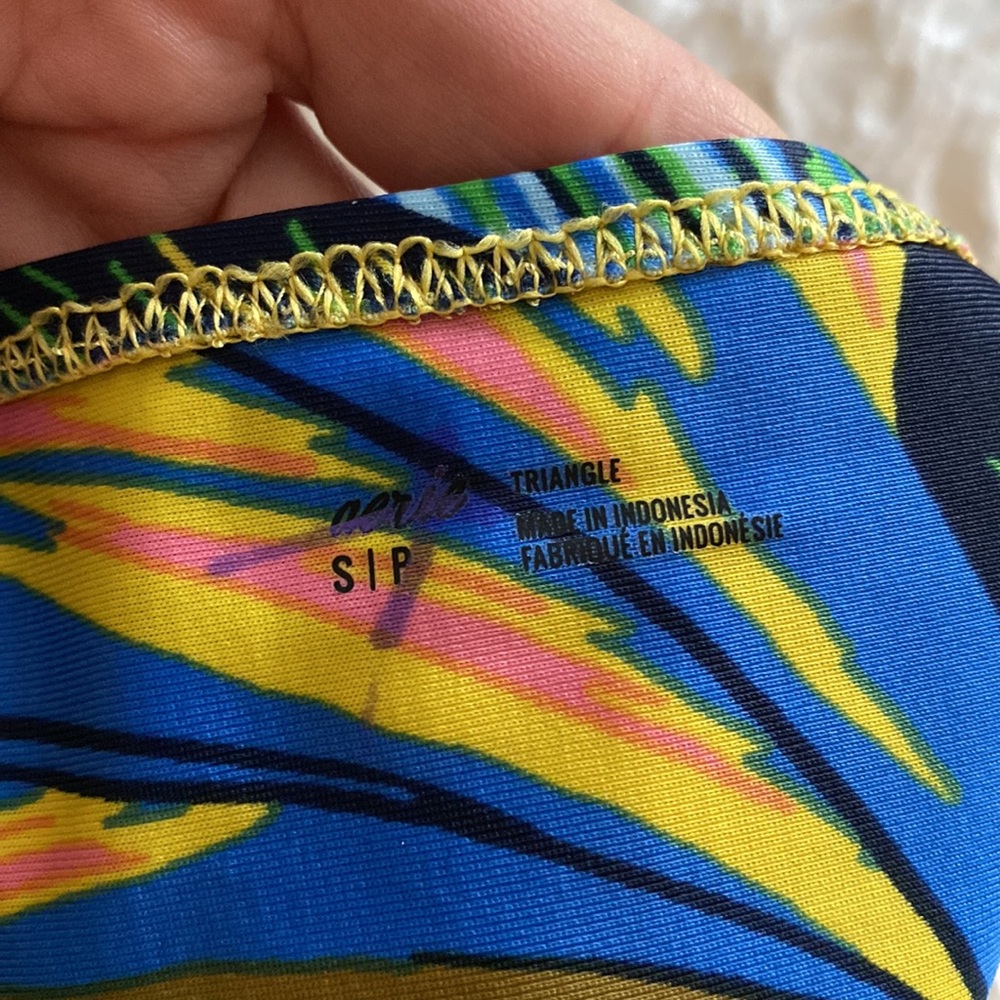 Aerie bikini top size small triangle NWOT ruffled - Picture 4 of 4
